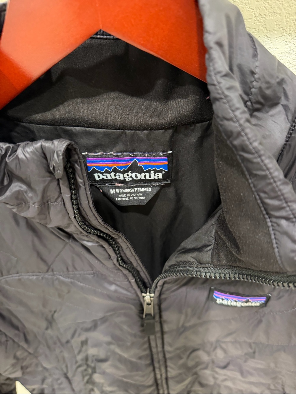 Patagonia Black Quilted Jacket with Subtle Logo - Picture 2 of 5